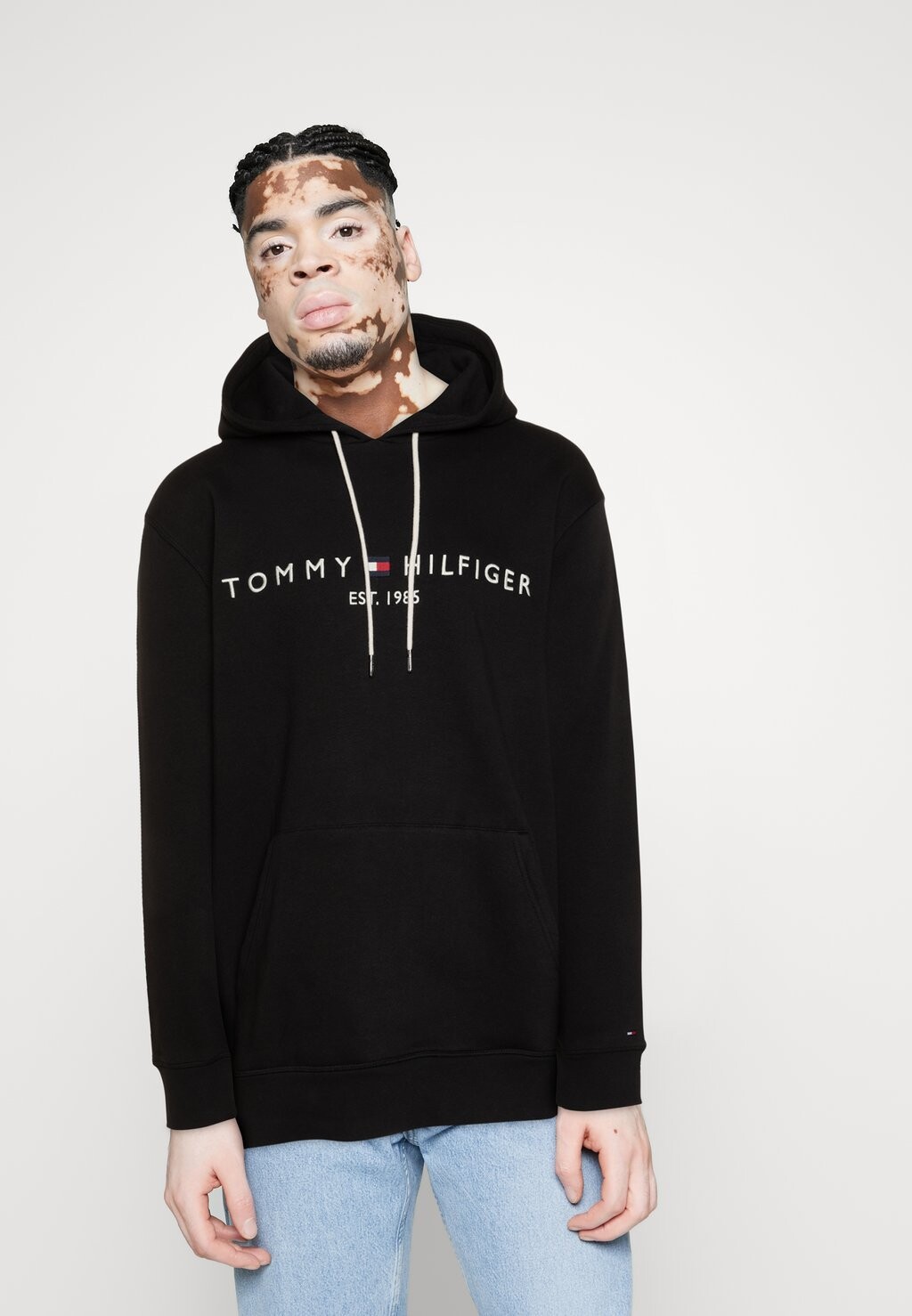 

Худи Tommy Hilfiger, черный