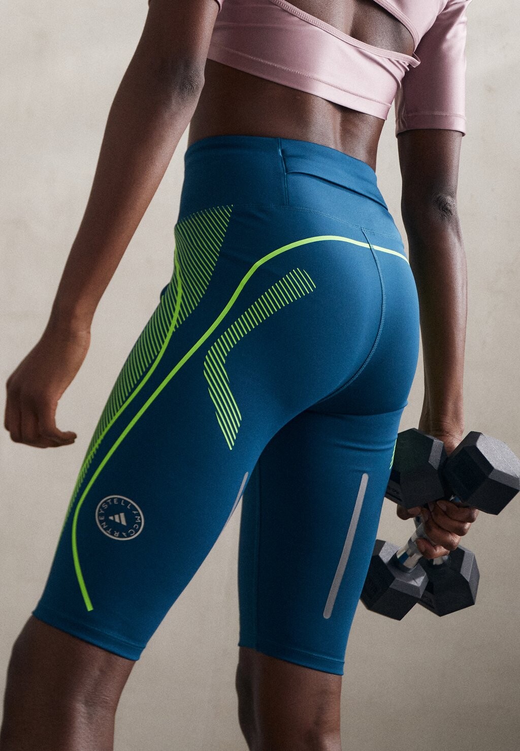 

Тайтсы Bike adidas by Stella McCartney, цвет tech mineral/signal green