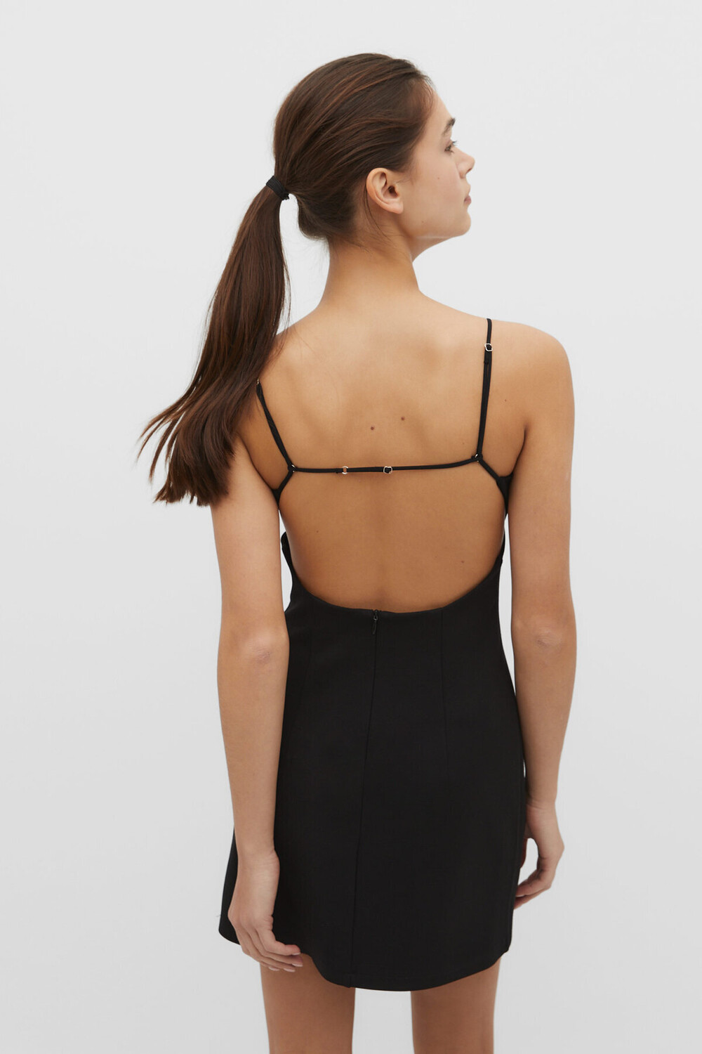 

Короткое платье на бретелях Stradivarius, черный