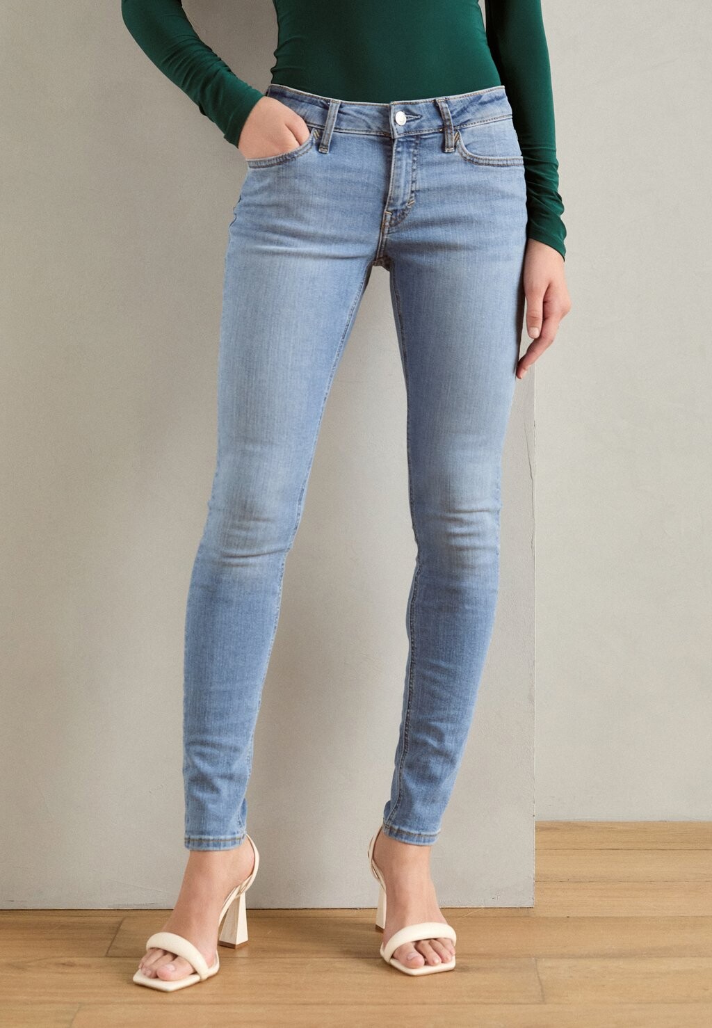 

Джинсы скинни Esprit, цвет blue light wash