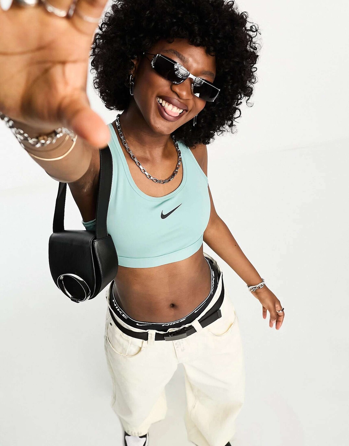 

Синий бюстгальтер средней поддержки Nike Swoosh Dri-Fit