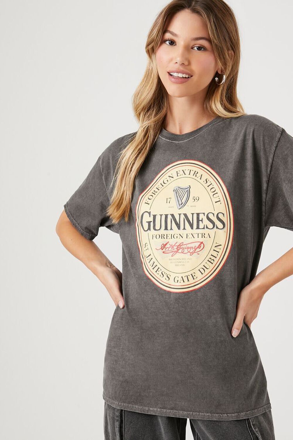 

Футболка с рисунком Guinness Forever 21, угольный