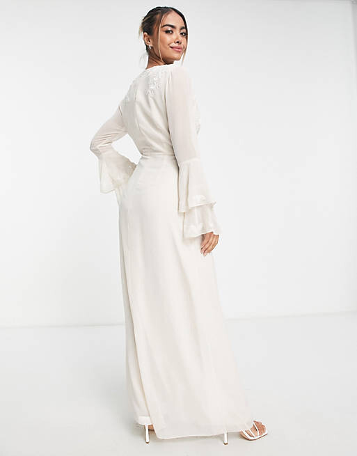 

Платье макси цвета слоновой кости с ярусными рукавами и вышивкой Hope & Ivy Bridal