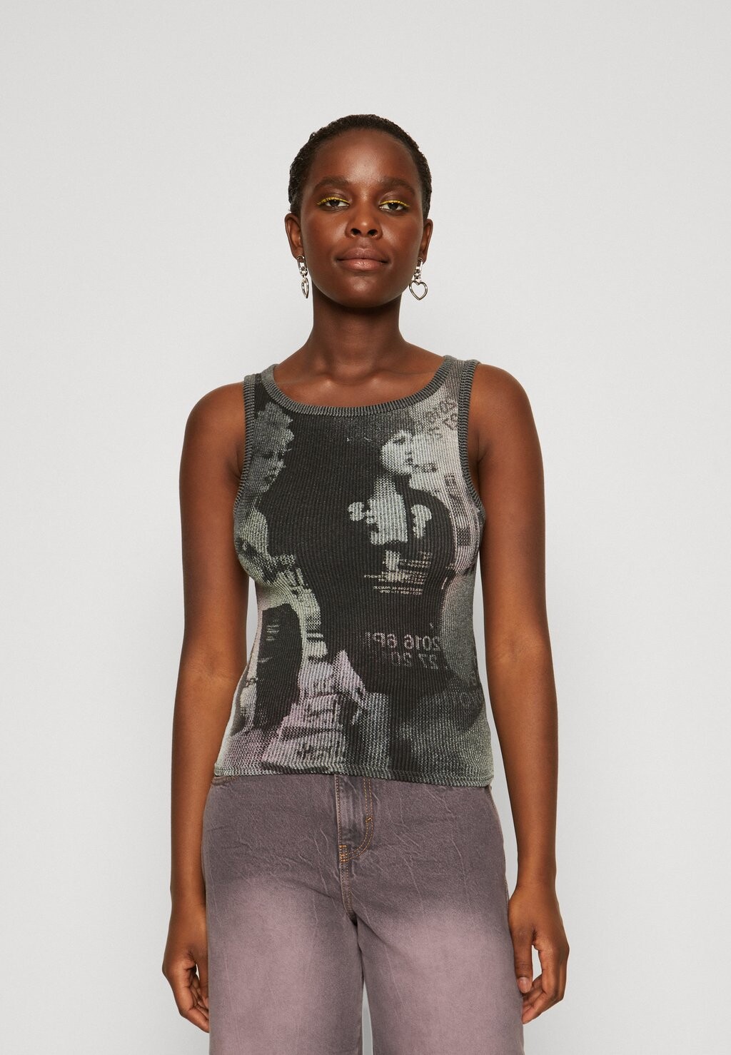 

Топ MONO PHOTO TANK BDG Urban Outfitters, цвет black