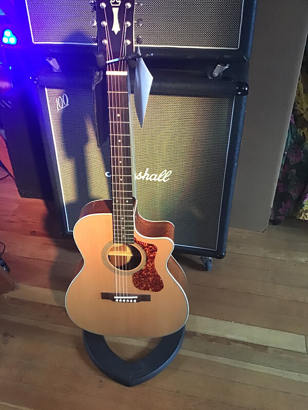 

Акустическая гитара Guild om-140 ce 2022 trans