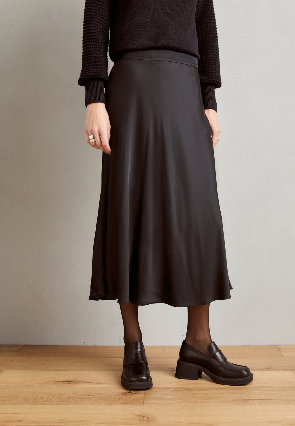 

Юбка Esprit, цвет black