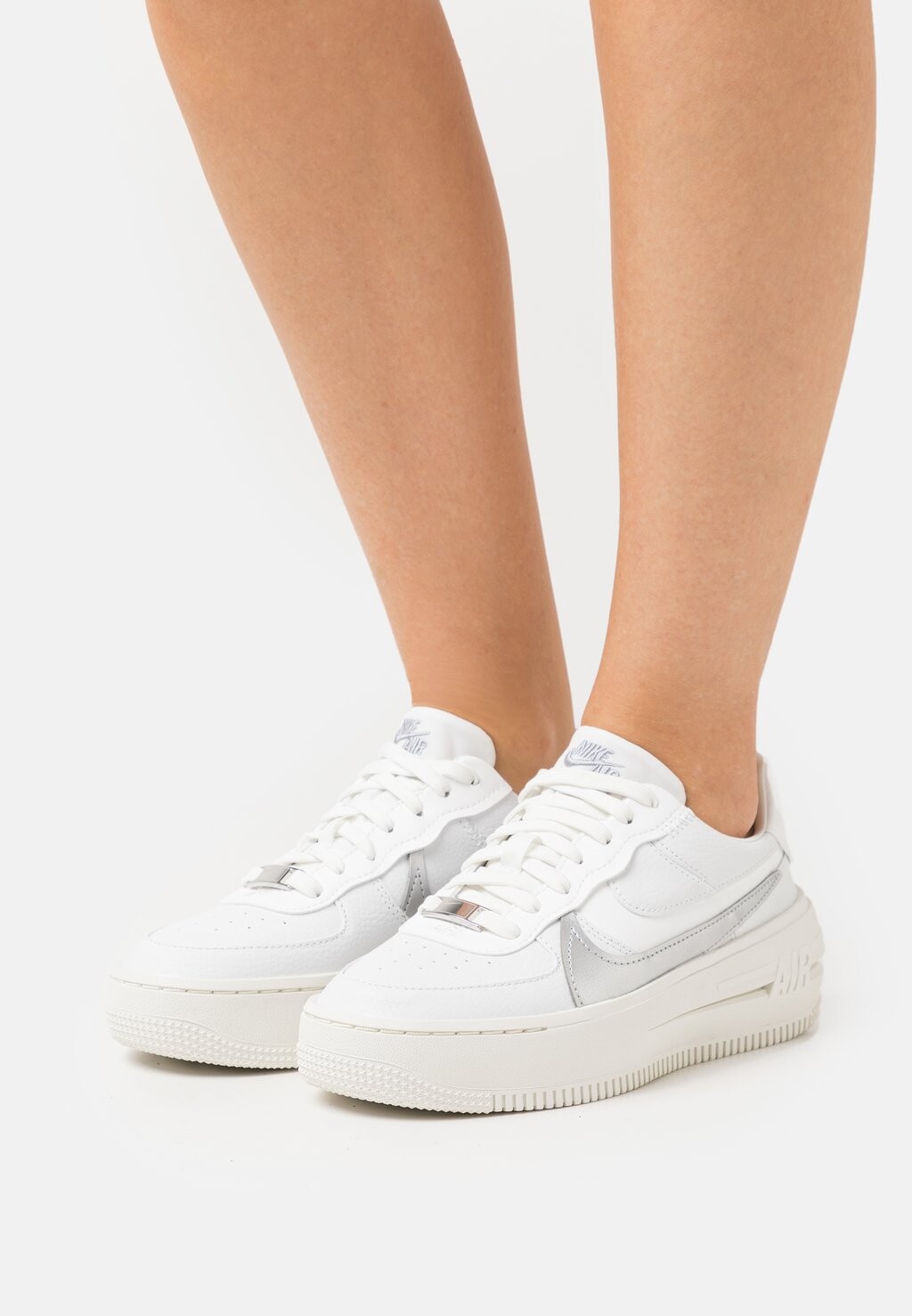 

Кроссовки Nike