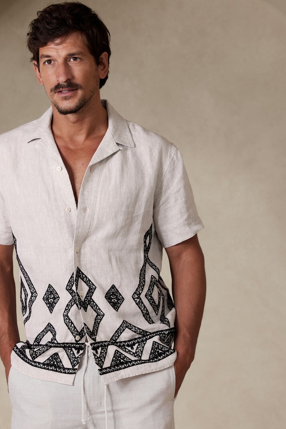 

Льняная рубашка Pascal Resort Banana Republic