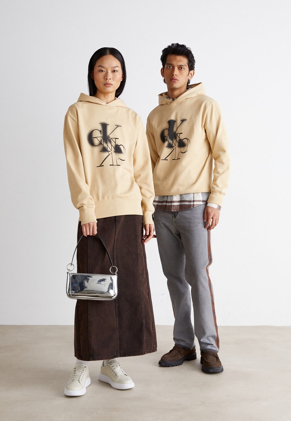 

Толстовка Толстовка с капюшоном с логотипом MIRRORED LOGO UNISEX Calvin Klein Jeans, цвет warm sand