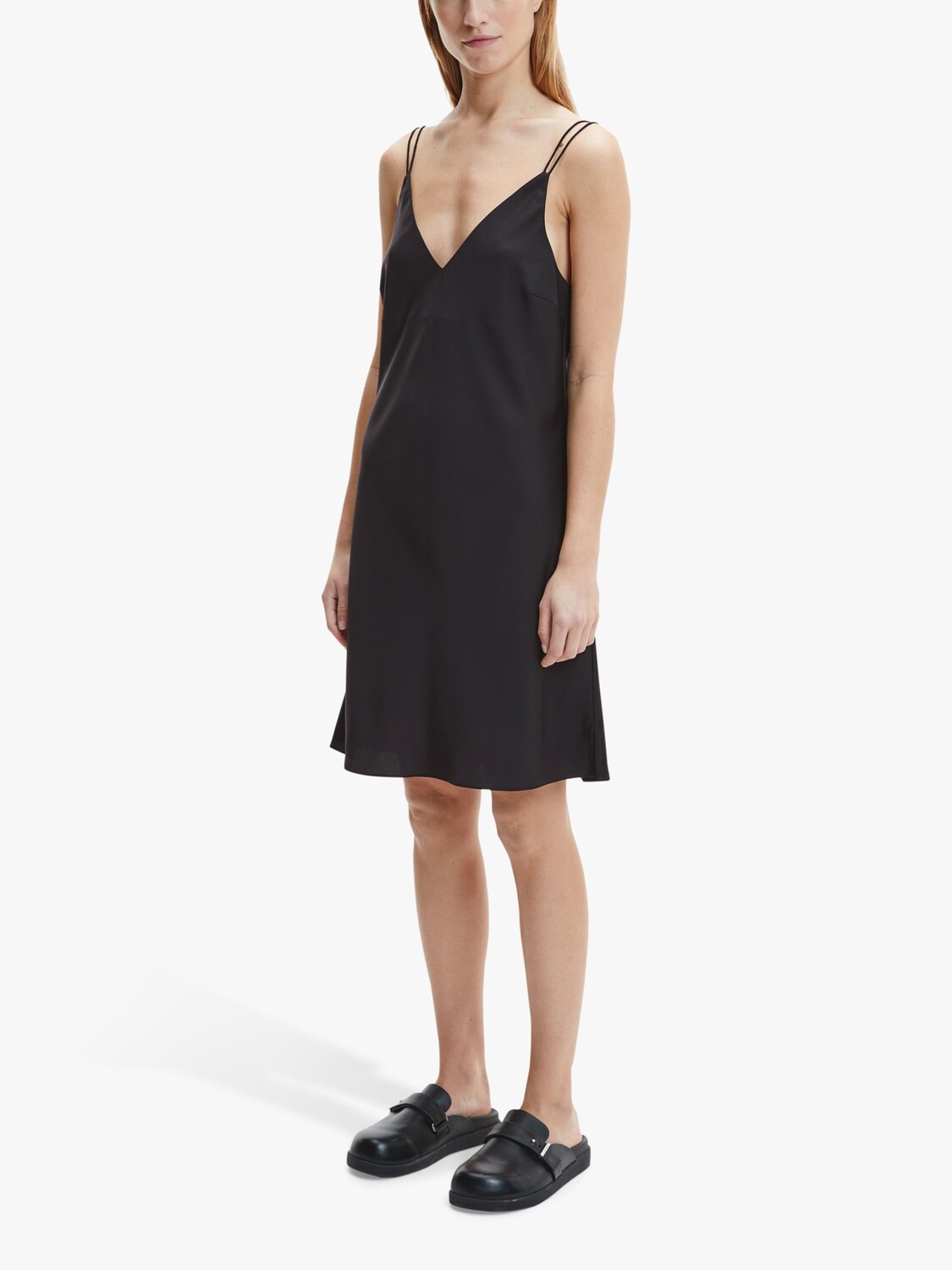 

Платье-комбинация из переработанного крепа Calvin Klein, черное