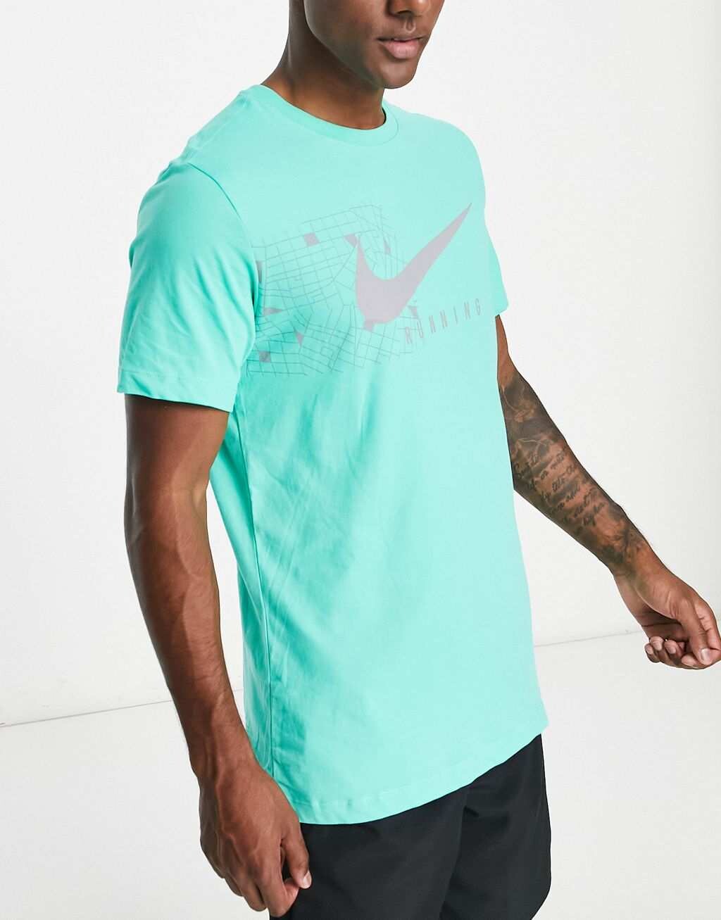 

Мятно-зеленая футболка со светоотражающим рисунком Nike Running Run Division Dri-FIT