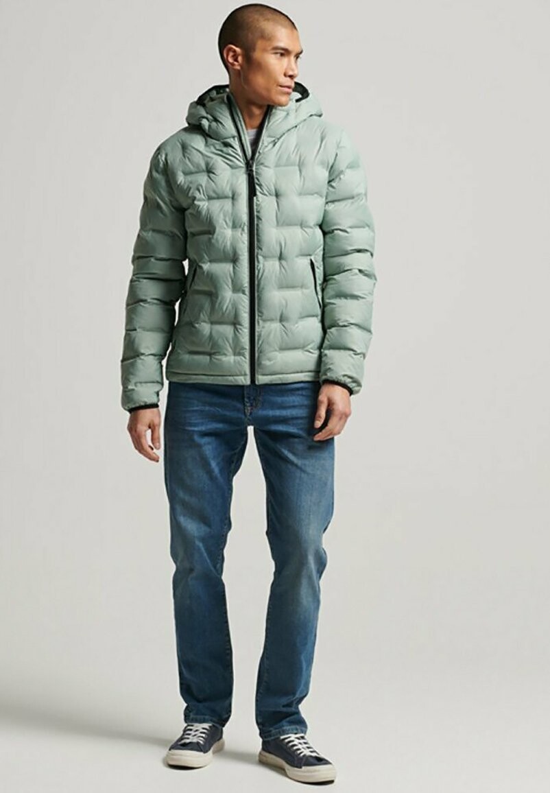 

Зимняя куртка Superdry КОРОТКИЙ СТЕГАНЫЙ ПУФФ, цвет desert sage green