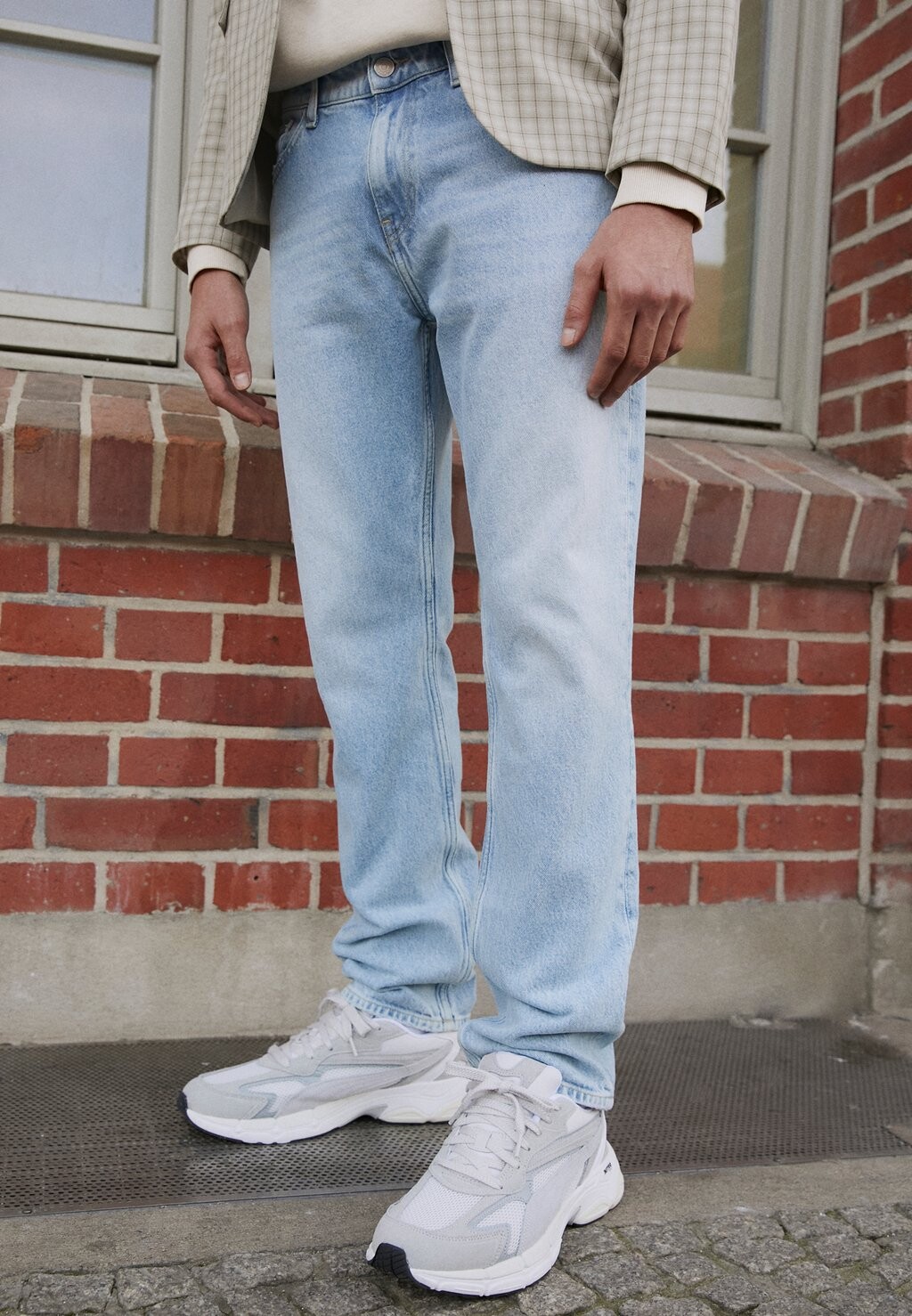 

Джинсы прямого кроя Tommy Jeans