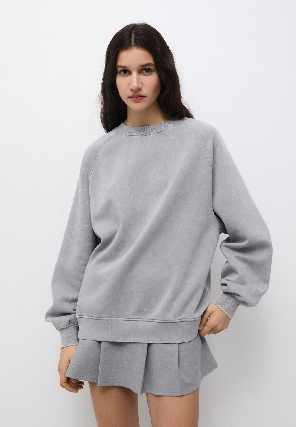 

Толстовка Round Neck Faded PULL&BEAR, цвет grey