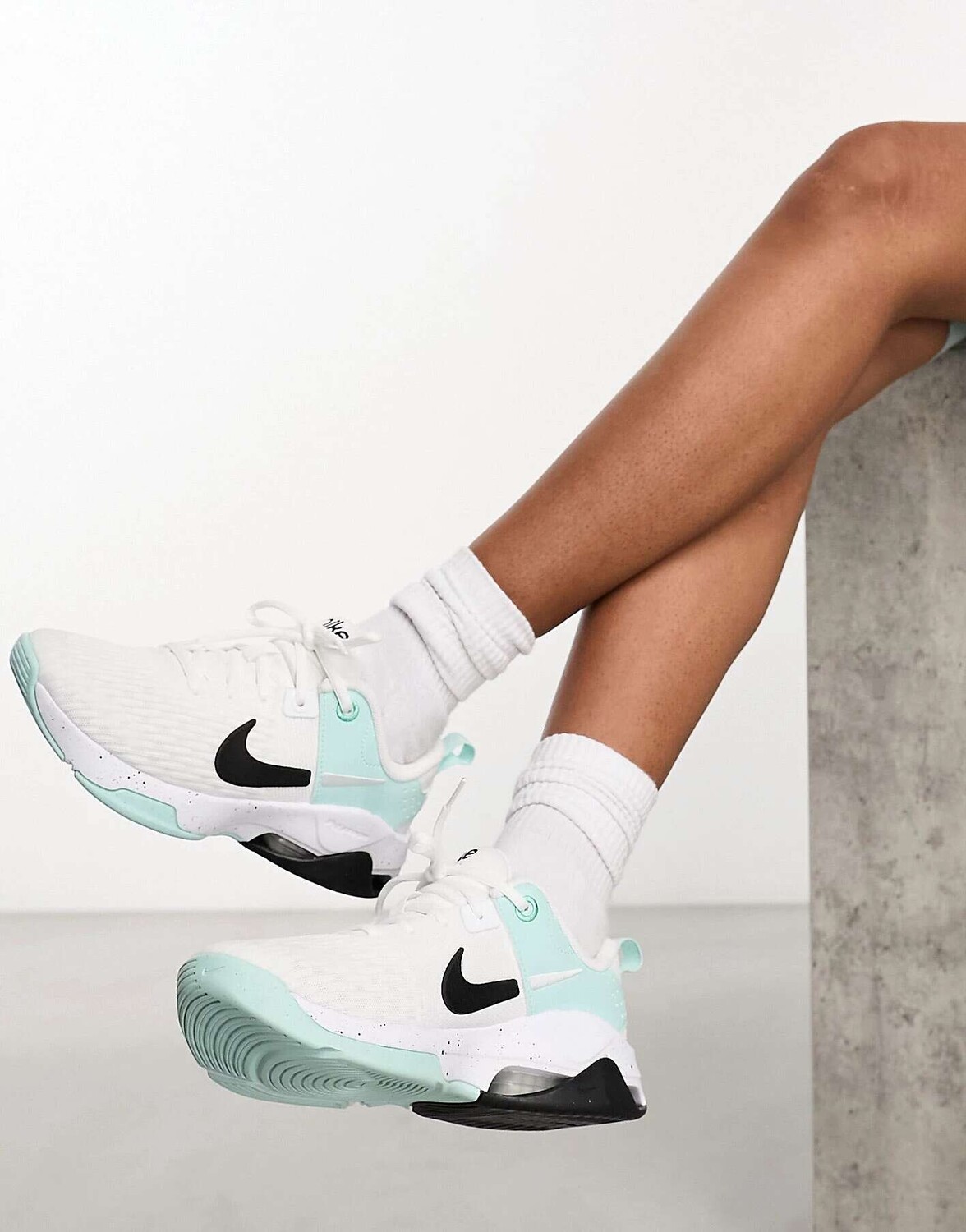 

Бело-черные кроссовки Nike Zoom Bella 6, Черный