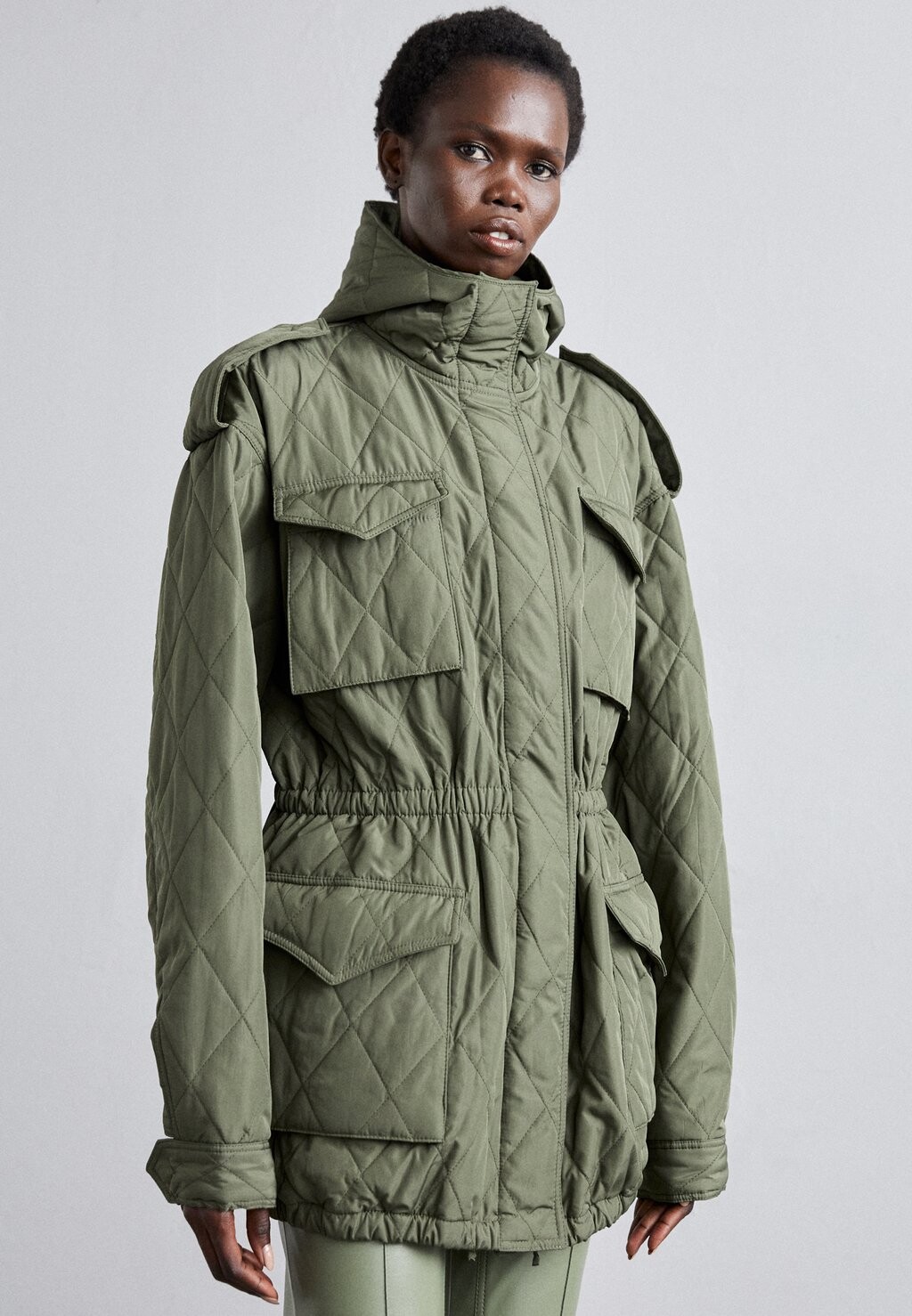 

Парка Quilted Hooded Cargo Norma Kamali, цвет military