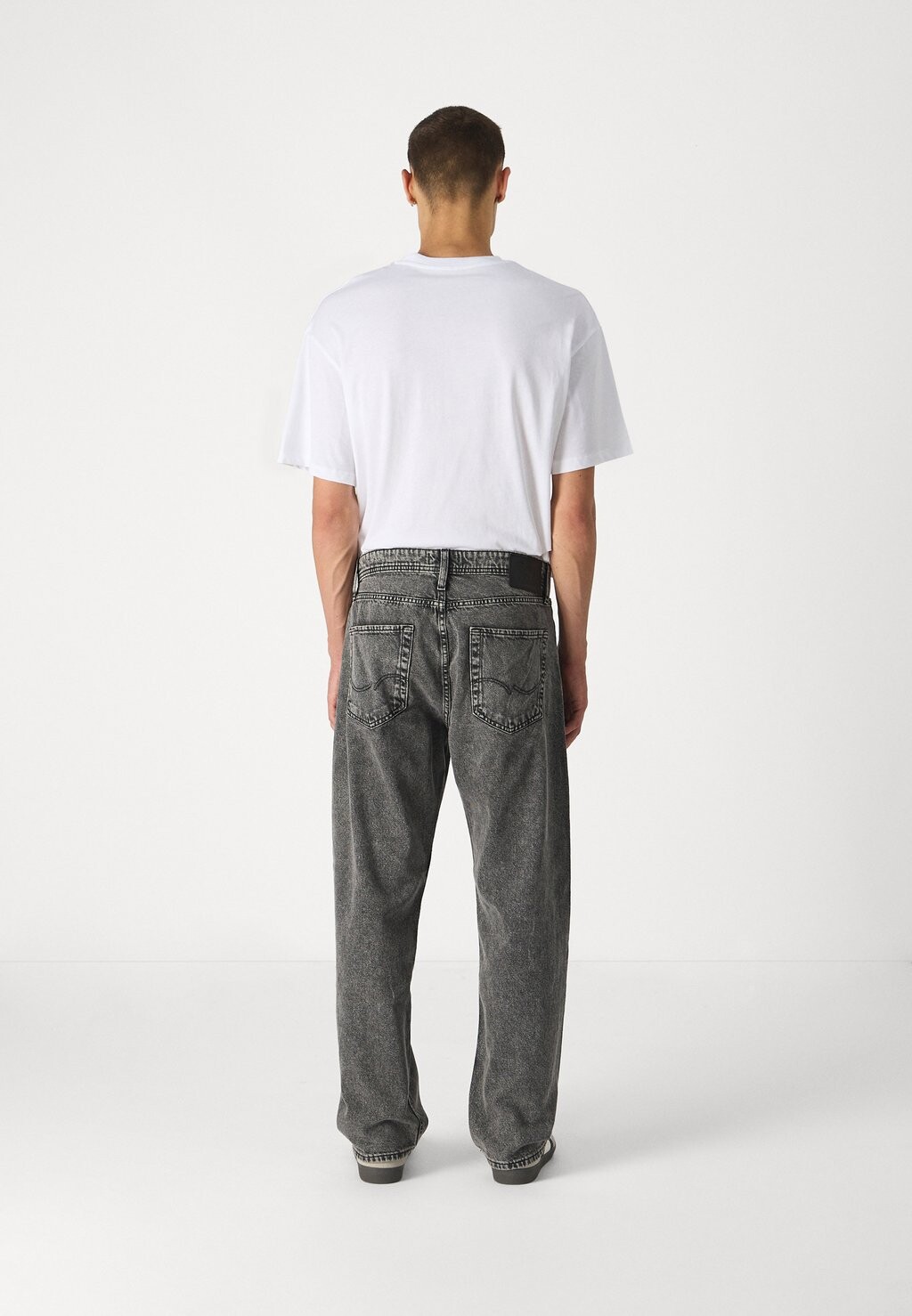 

Джинсы-бойфренды JJIEDDIE JJORIGINAL Jack & Jones, черный деним