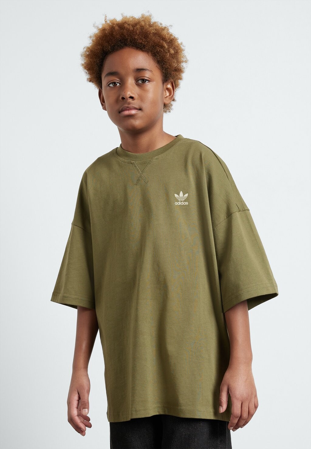 

Футболка с принтом Tee Junior Unisex adidas Originals, цвет focus olive