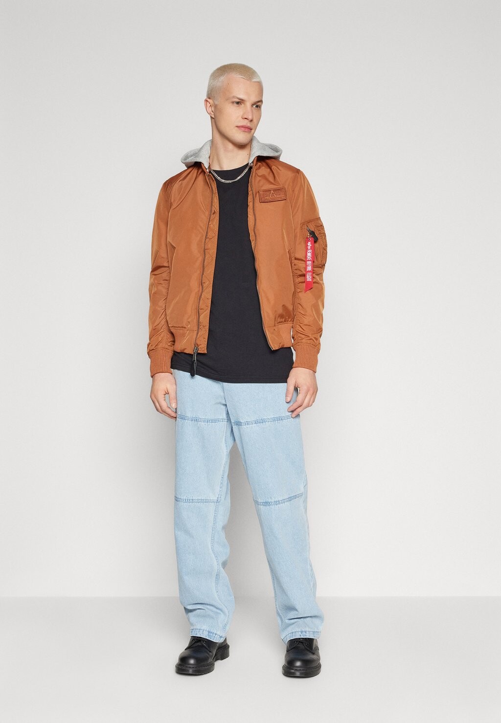 

Куртка-бомбер Hood Alpha Industries, цвет hazel brown