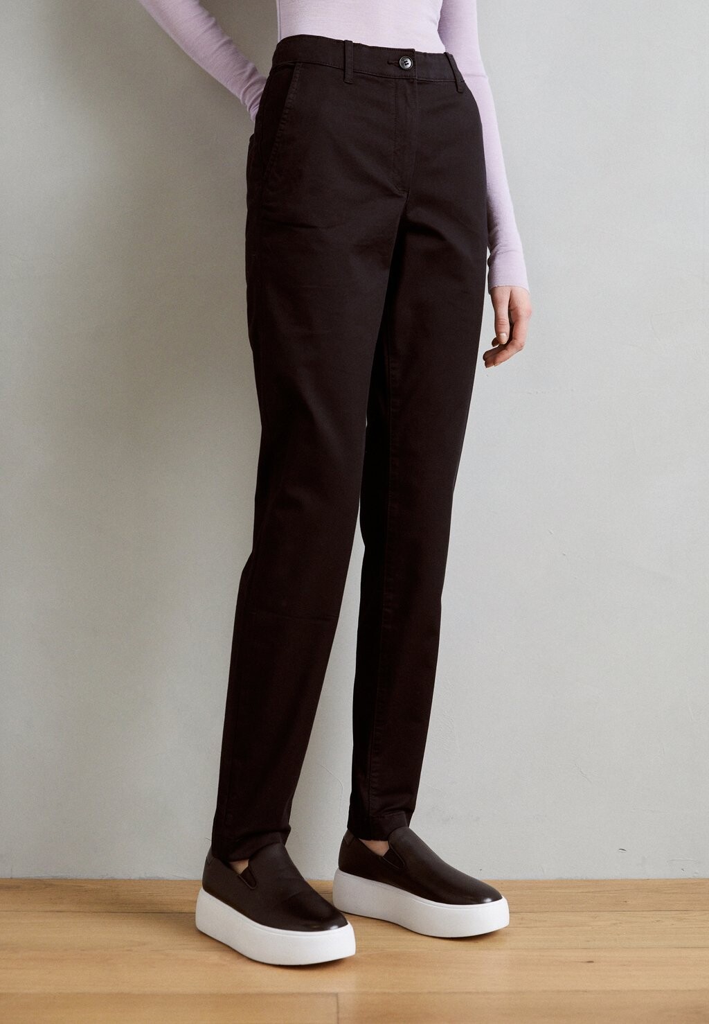 

Чиносы Esprit, цвет black