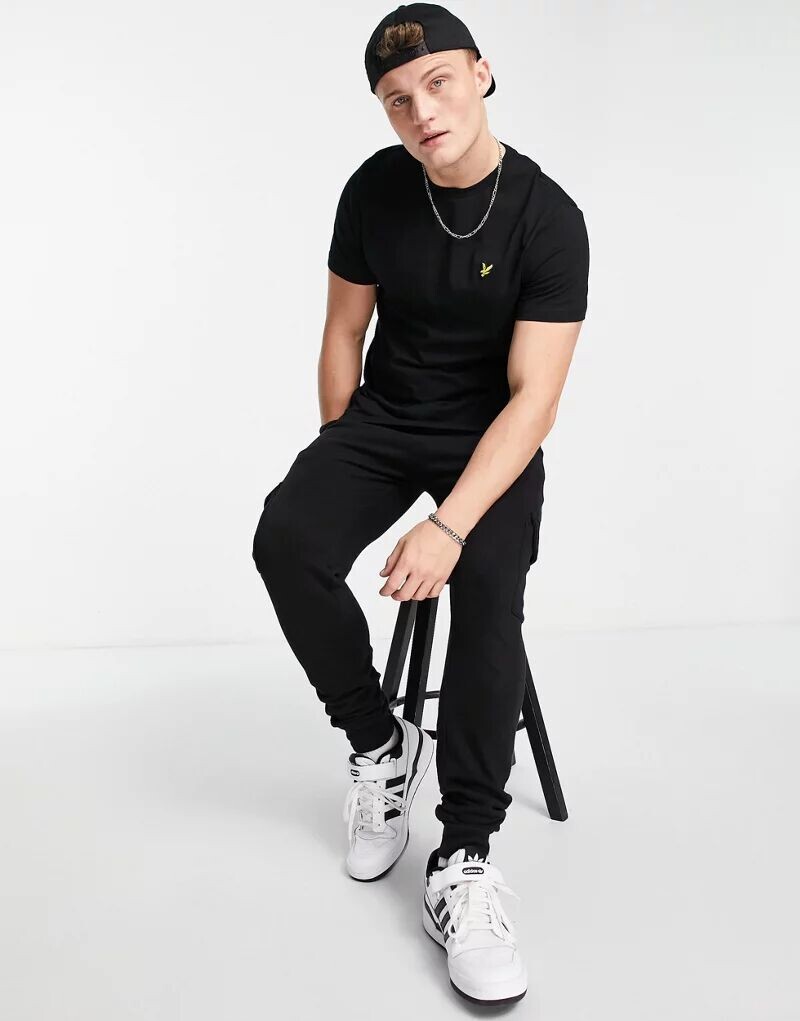 

Черная хлопковая футболка с логотипом Lyle & Scott