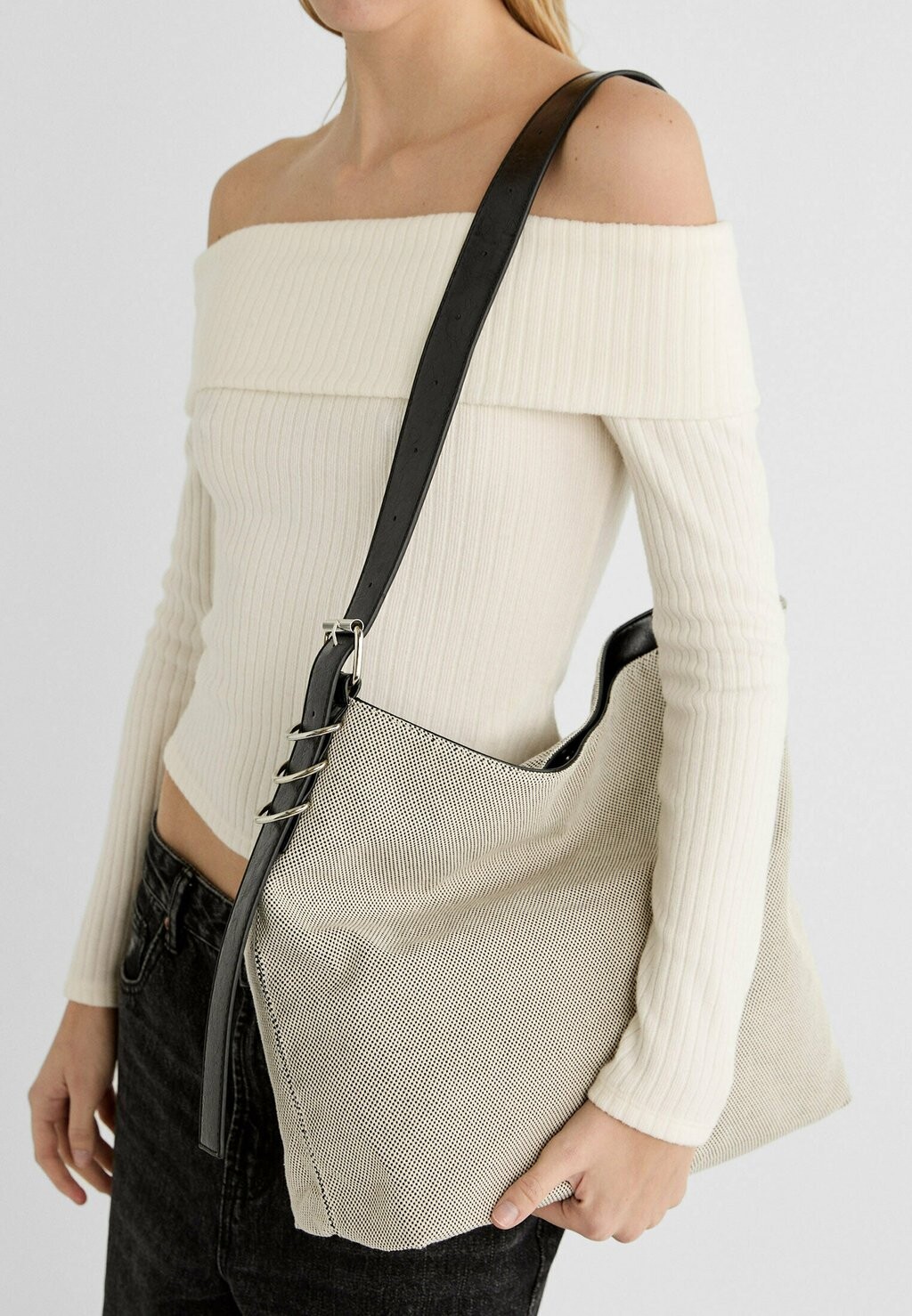 

Сумка Stradivarius, цвет white
