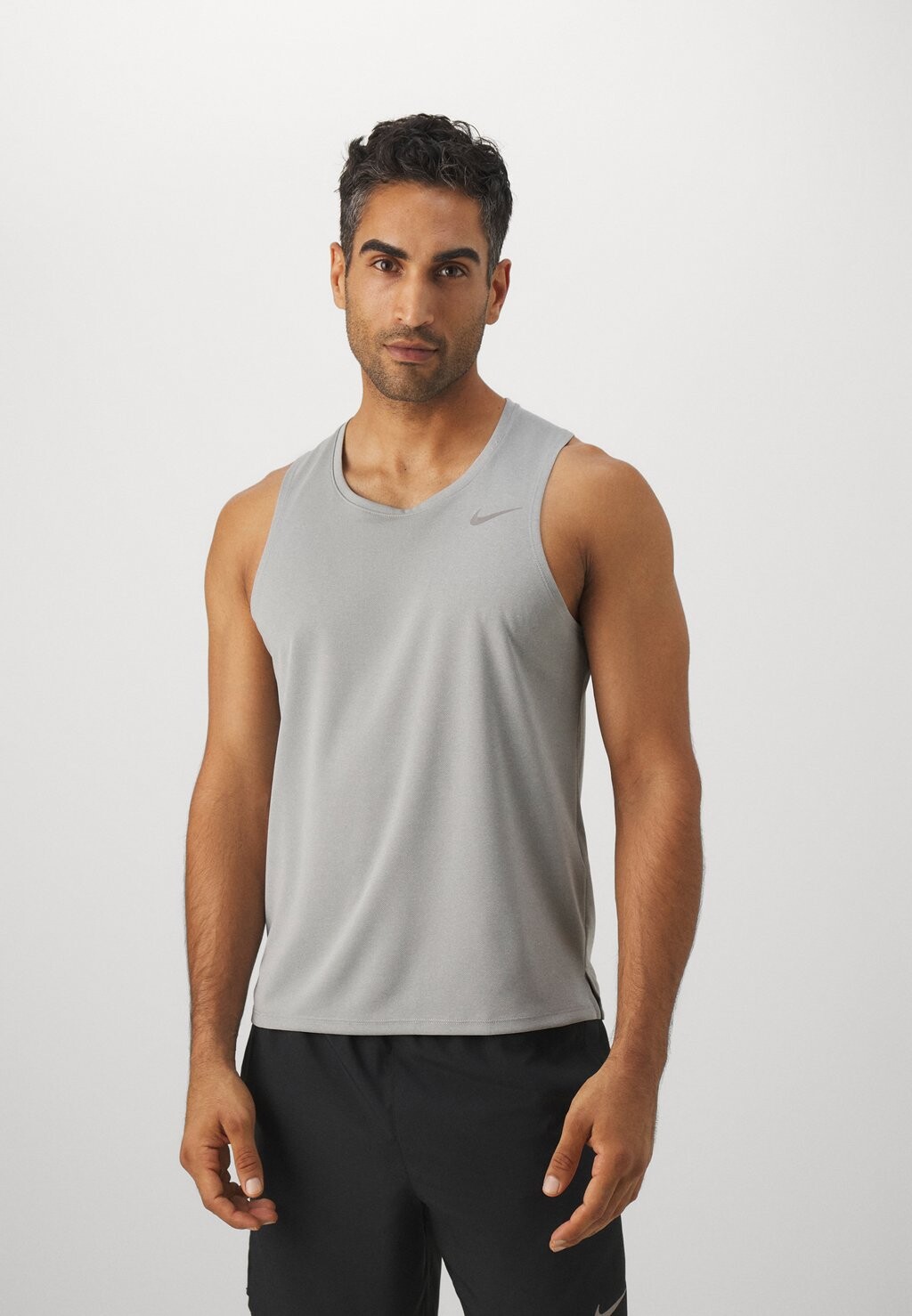 Топ Miler Tank Nike, цвет grey fog