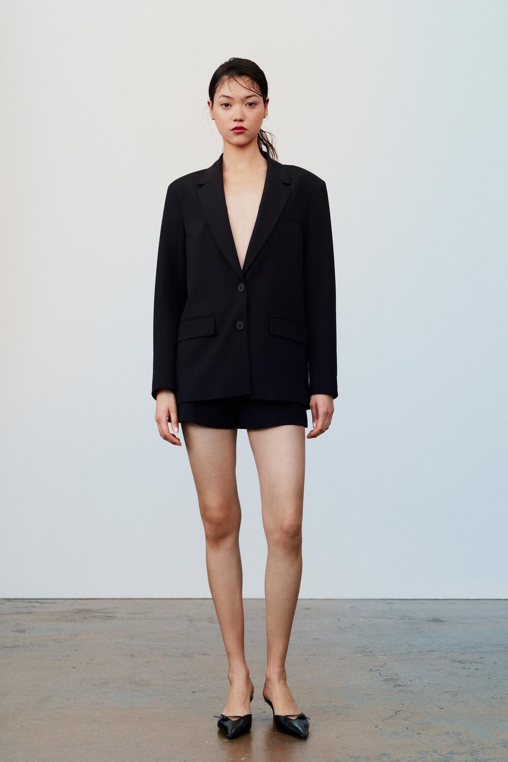 

Прямой пиджак с подкладками на плечах ZARA, черный