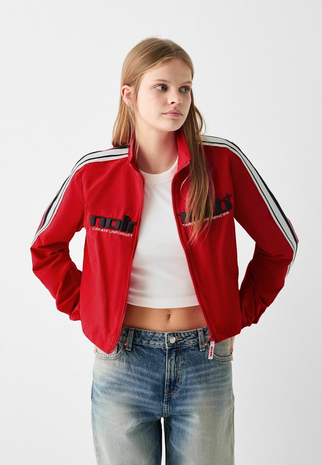

Весенняя куртка Bershka, красный