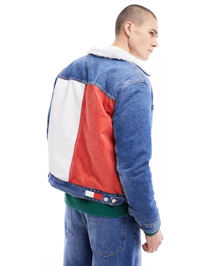 

Куртка классического кроя Tommy Jeans с воротником из овчины, логотипом-флажком и средней потертостью