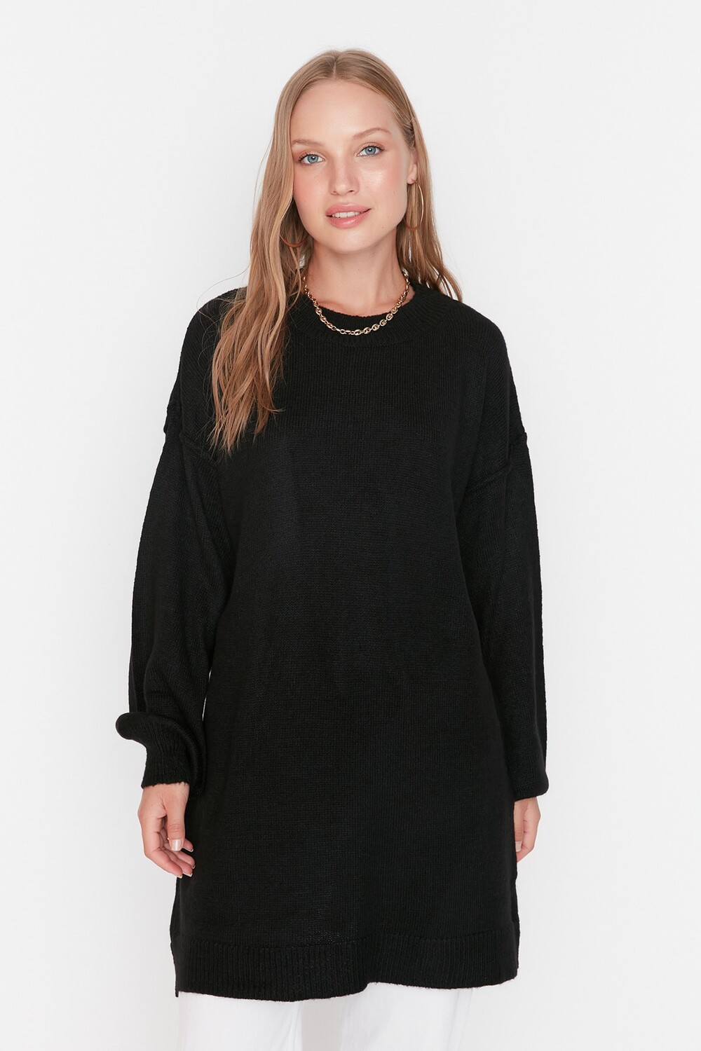 

Черный трикотажный свитер с круглым вырезом и объемными рукавами Trendyol Modest
