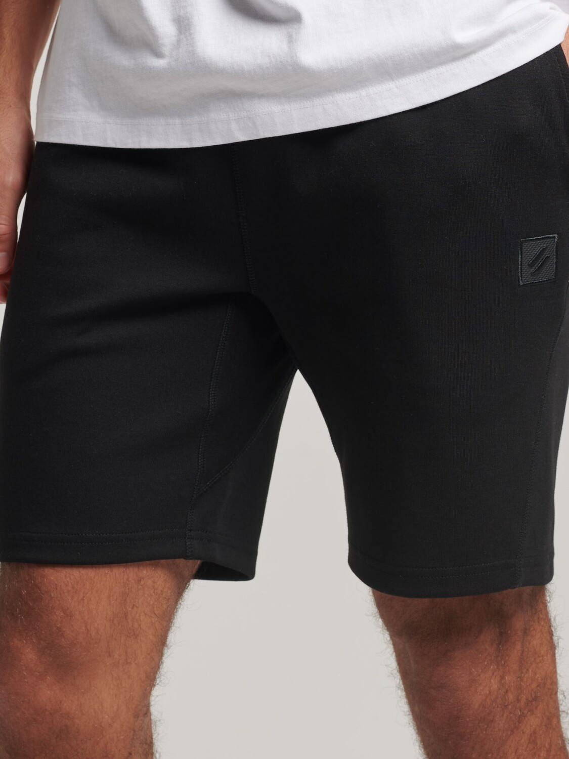 

Шорты Superdry Code Tech, черные