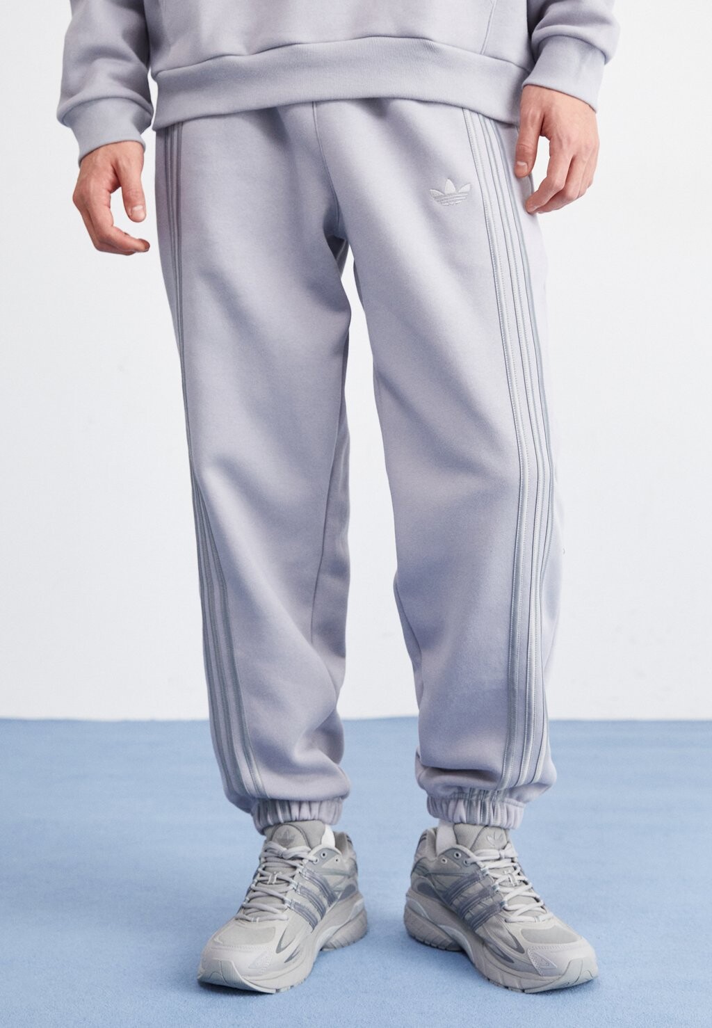 

Спортивные штаны adidas Originals FASH UNISEX, светлый оникс
