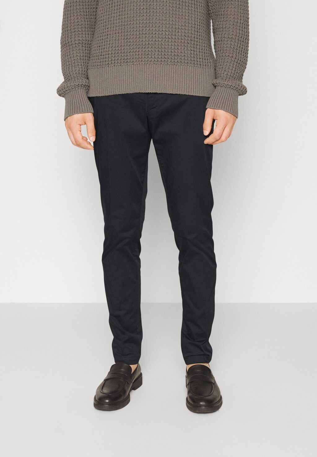 

Чинос Emporio Armani, черный