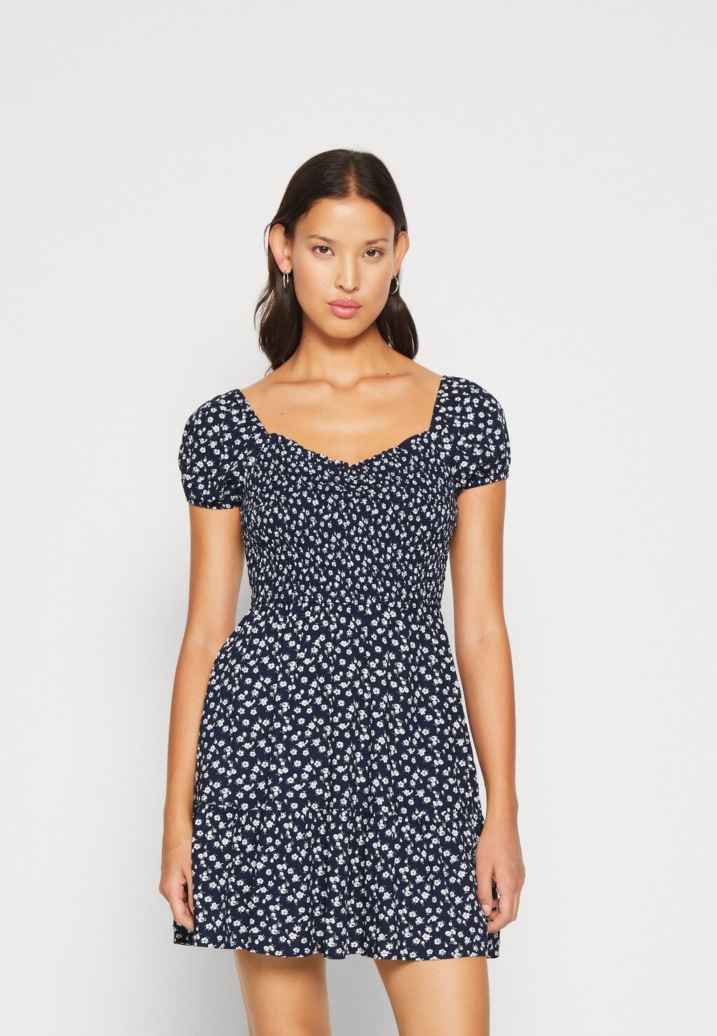 

Летнее платье Hollister Co.