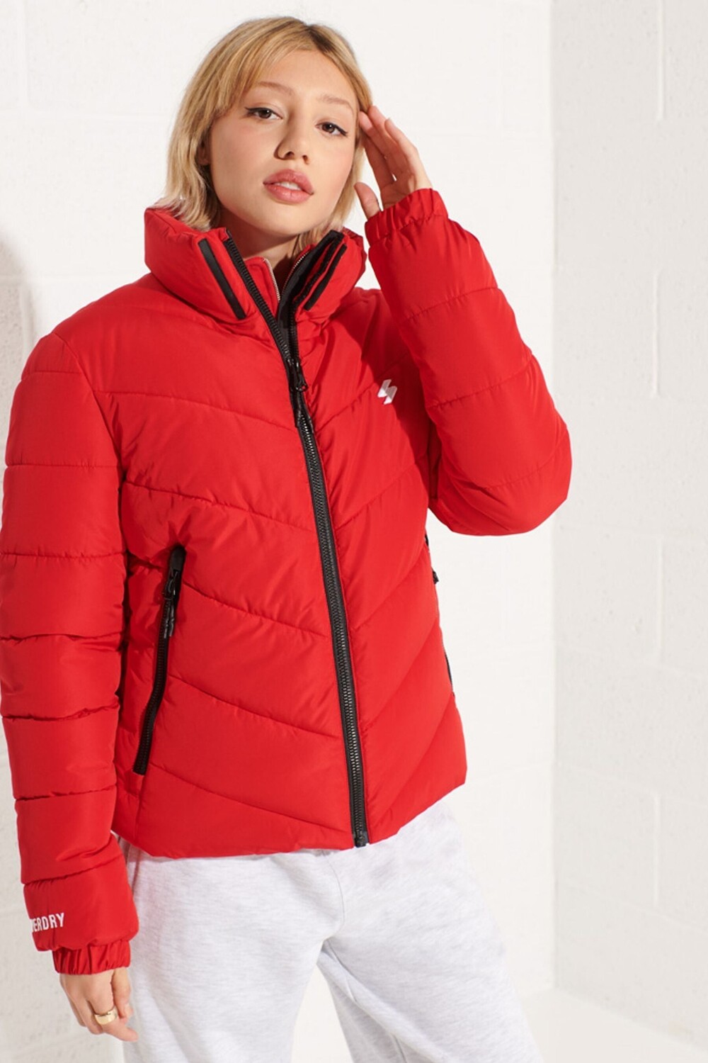 

Спортивный пуховик без капюшона Superdry, красный