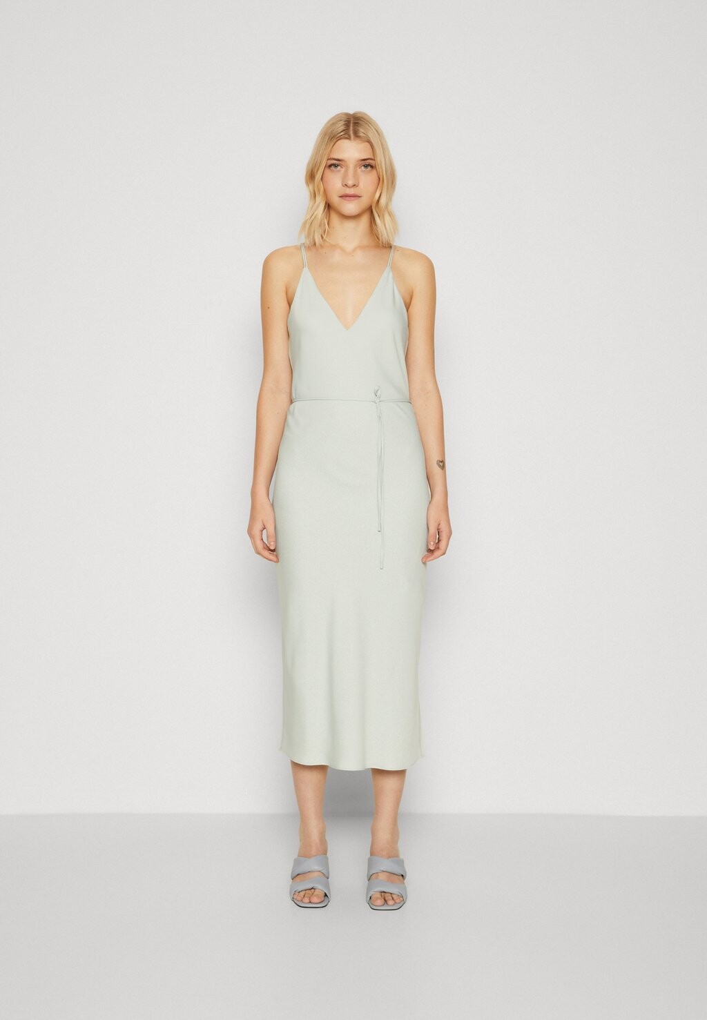 

Коктейльное платье Calvin Klein, бежевый