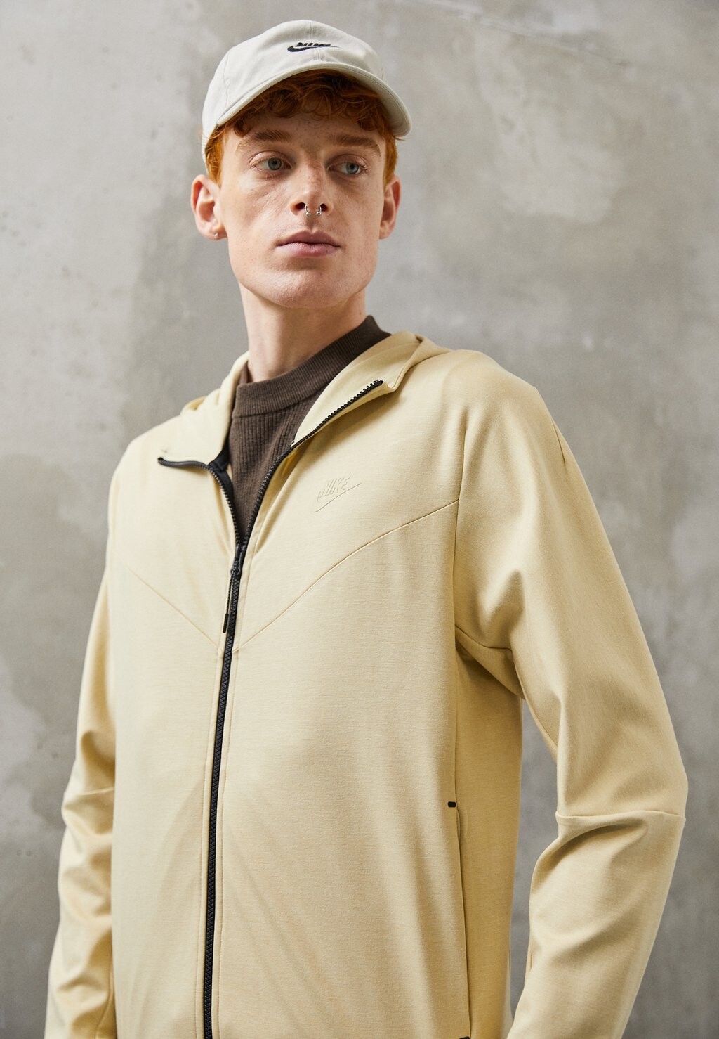 

Спортивная куртка M Tech Fz Lghttwht Nike, цвет team gold