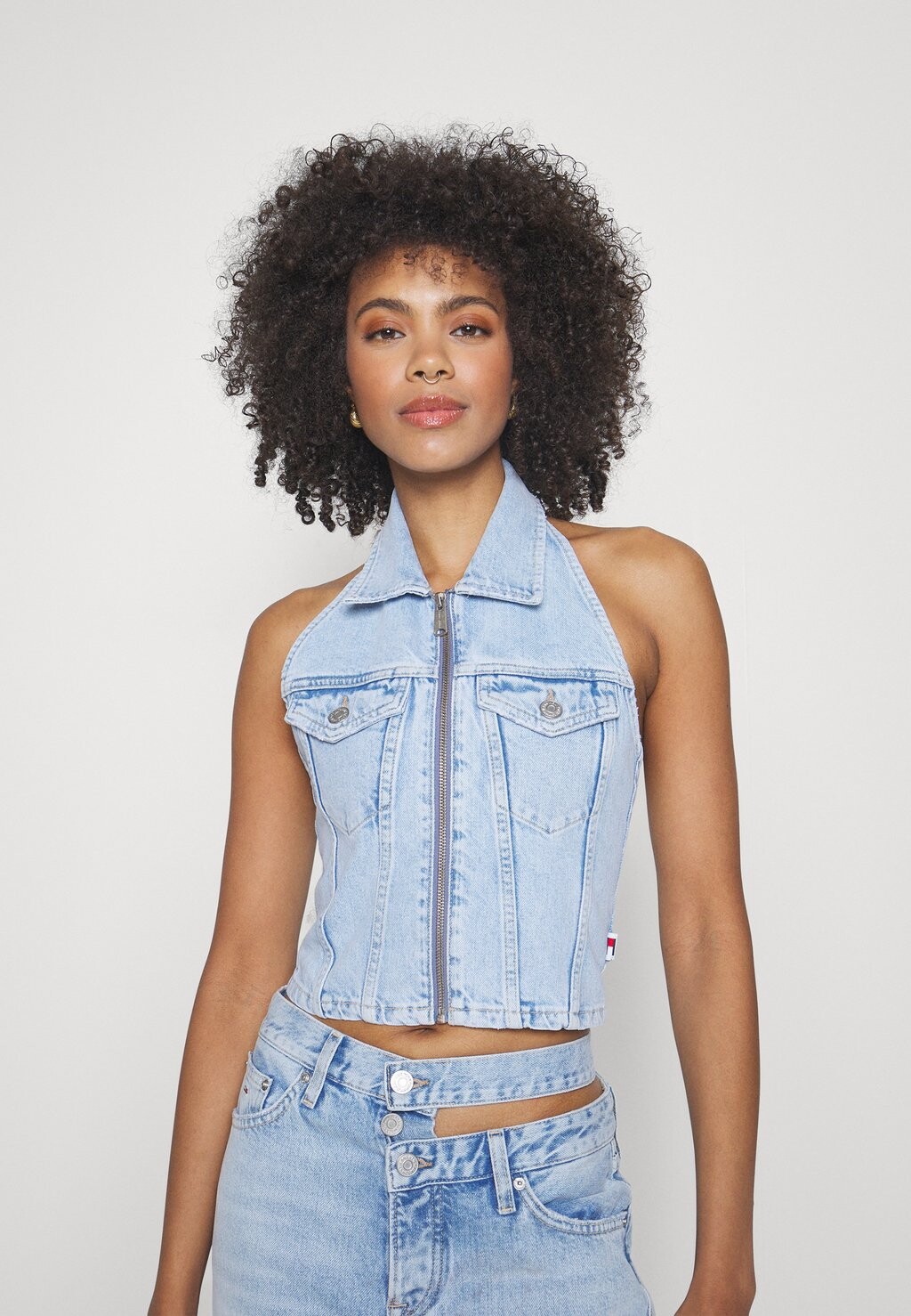 

Блузка Halterneck Zip Tommy Jeans, цвет denim light