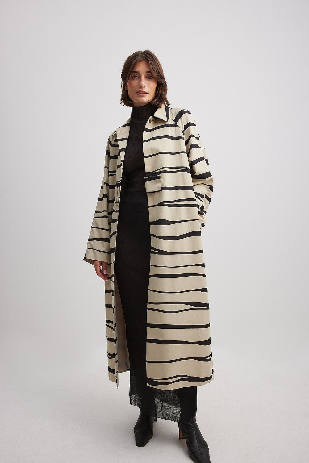 

Классическое пальто NA-KD ПАЛЬТО JOSEFINE С ПРЯЖКОЙ, цвет off white/black