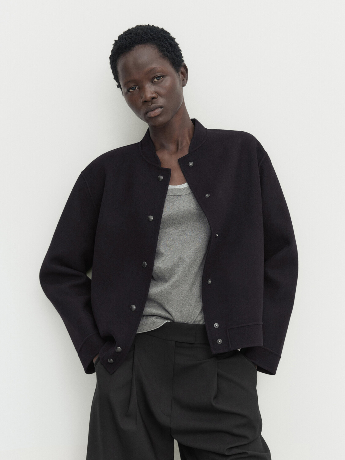 

Короткая куртка-бомбер из саржи на кнопках Massimo Dutti, глубокий синий