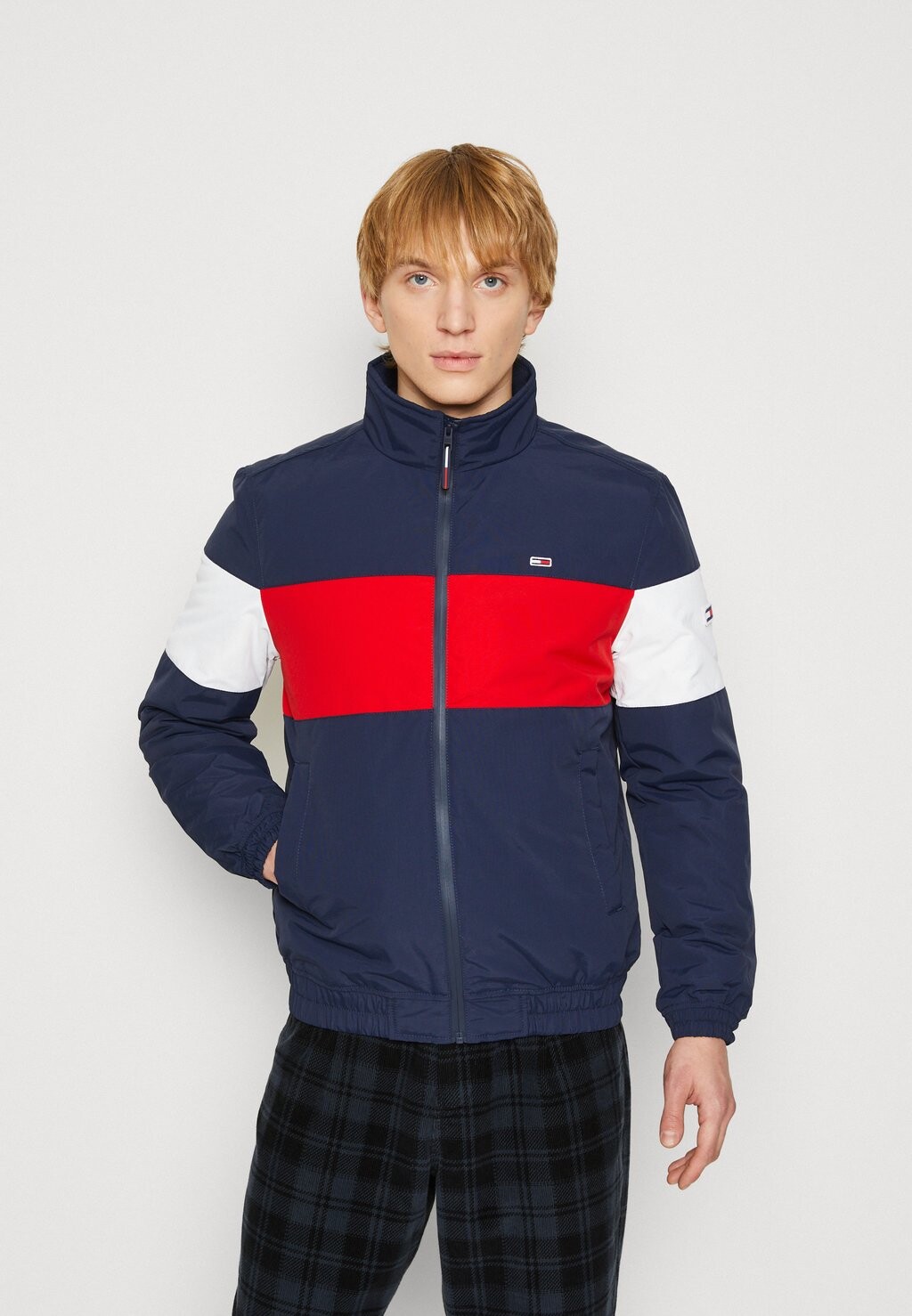 

Демисезонная куртка Tommy Jeans