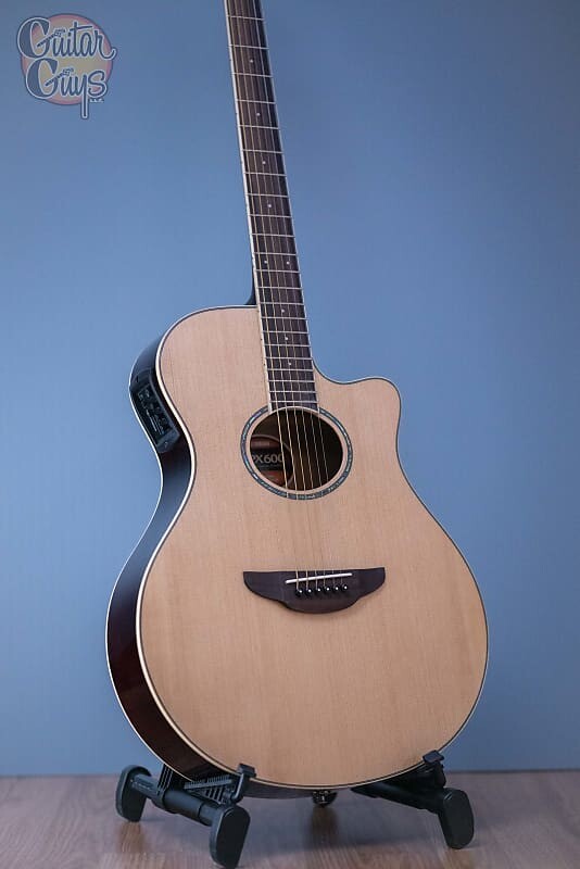 

Акустическая гитара Yamaha APX600 Demo