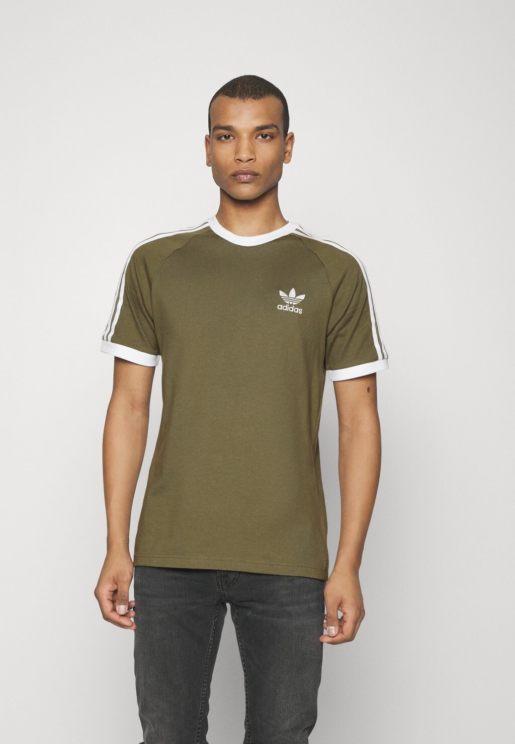 

Футболка с принтом adidas Originals