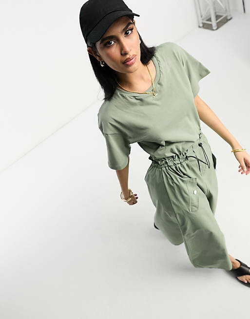 

Футболка 2 в 1 ASOS DESIGN с юбкой-карго миди и контрастной строчкой цвета хаки
