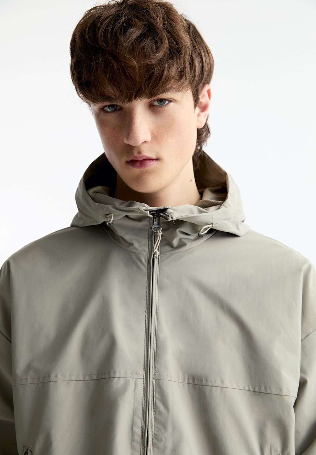 

Весенняя куртка PULL&BEAR, песочный