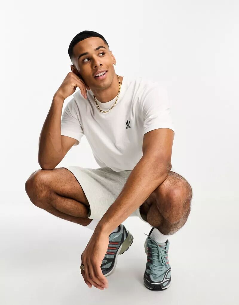 

Белая базовая футболка adidas Originals