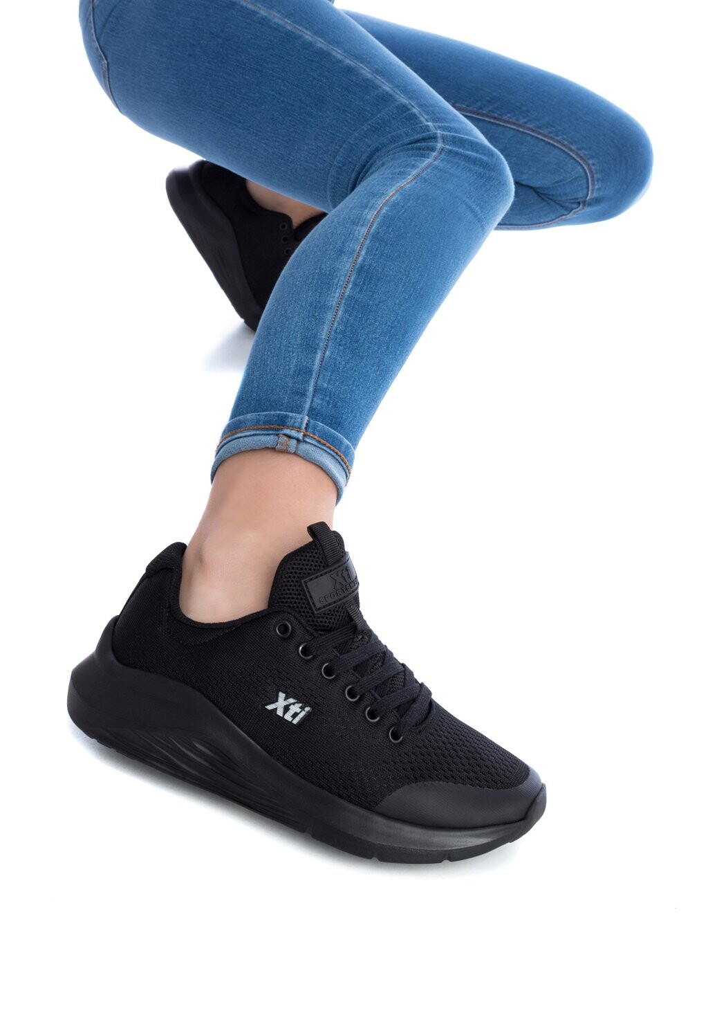 

Низкие кеды XTI, черные