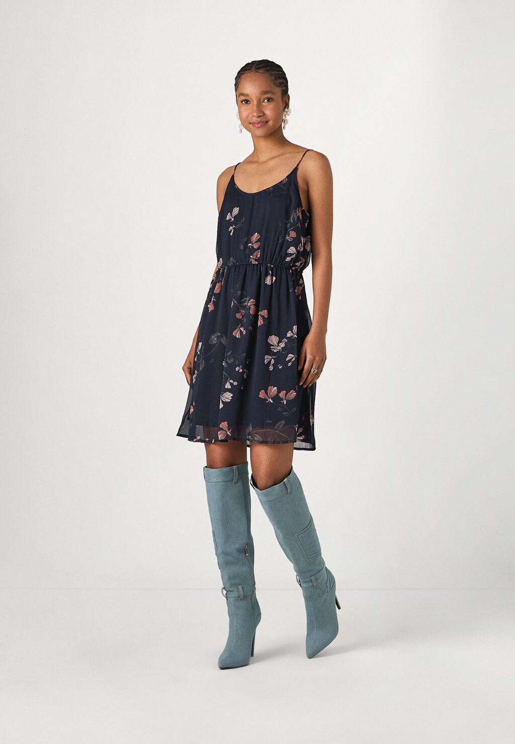 

Повседневное платье VMSMILLA SINGLET SHORT DRESS Vero Moda, темно-синий