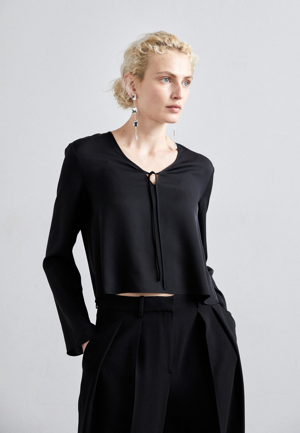 

Блузка TIE CROP Theory, цвет black